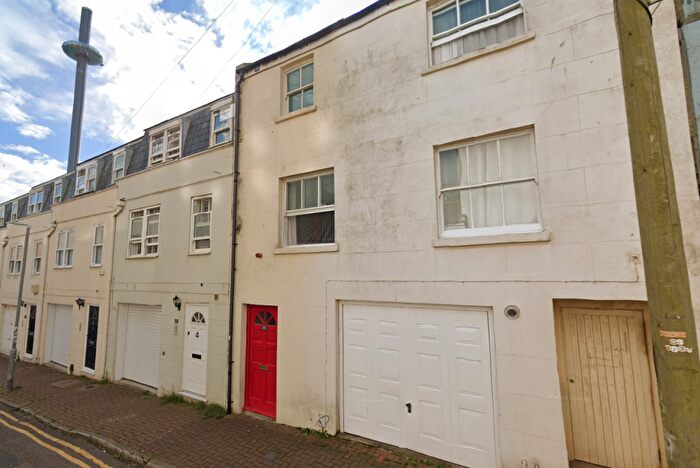 2 Bedroom Terraced House To Rent In Queensbury Mews, BN1