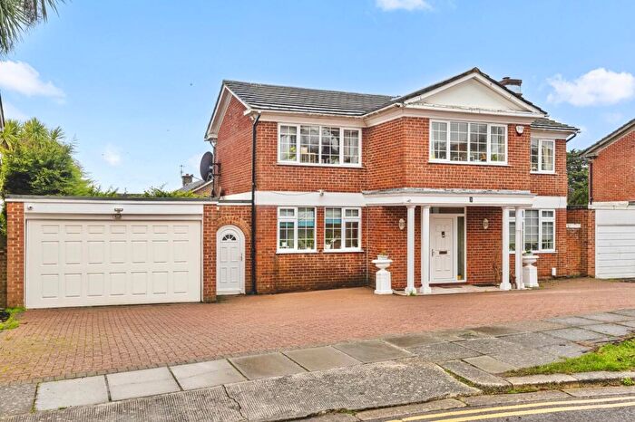 4 Bedroom Detached House For Sale In Ash Close, Hove, BN3