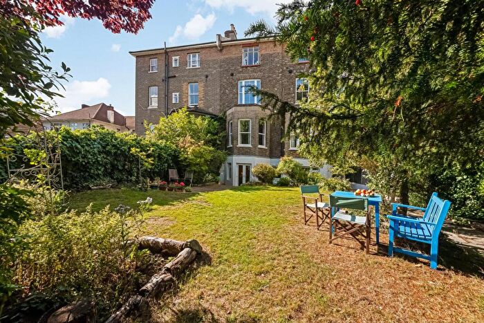 2 Bedroom Apartment For Sale In Border Road, Sydenham, London, SE26