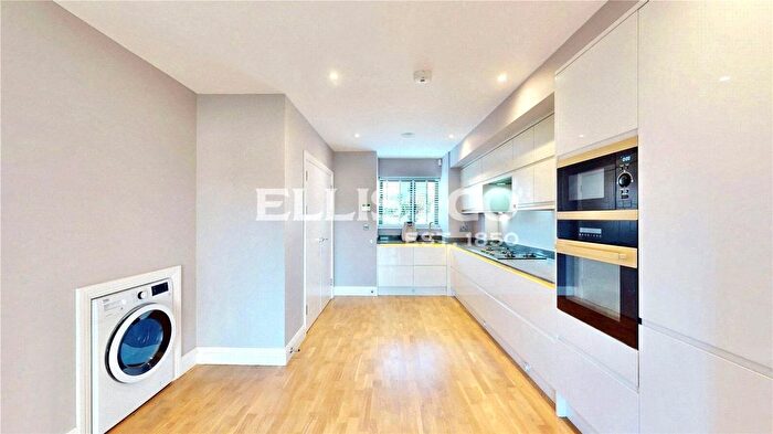 4 Bedroom Terraced House To Rent In Bideford Avenue, Perivale, Greenford, UB6