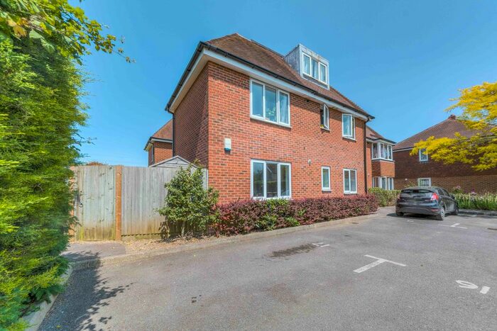 2 Bedroom Flat For Sale In Rockall Way, Bosham, Chichester, PO18