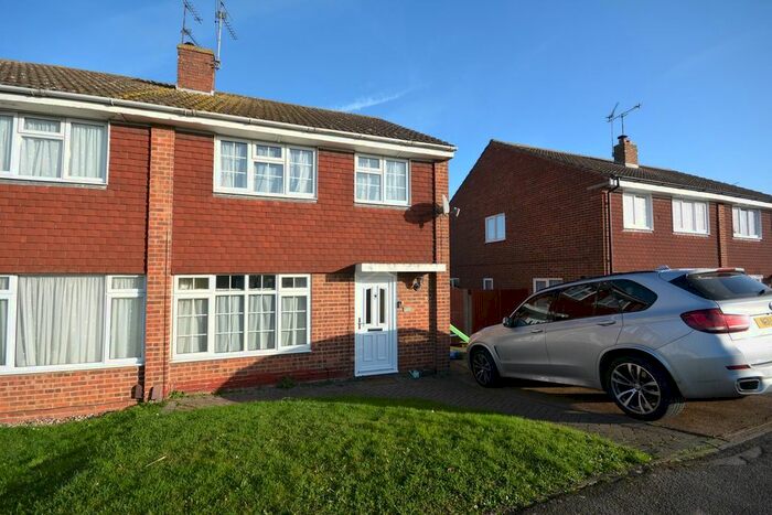 3 Bedroom Semi-Detached House To Rent In Linnet Drive, Tile Kiln, Chelmsford, CM2