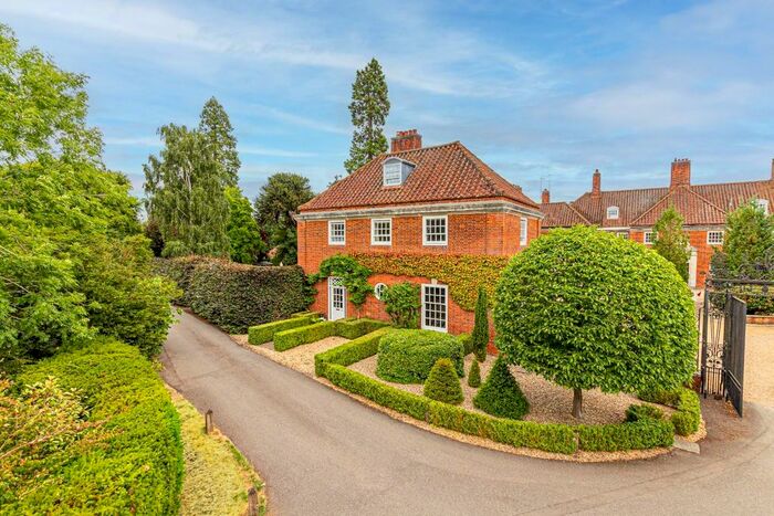 6 Bedroom Country House For Sale In North Lodge, Stockgrove Park, Stockgrove, Leighton Buzzard, LU7