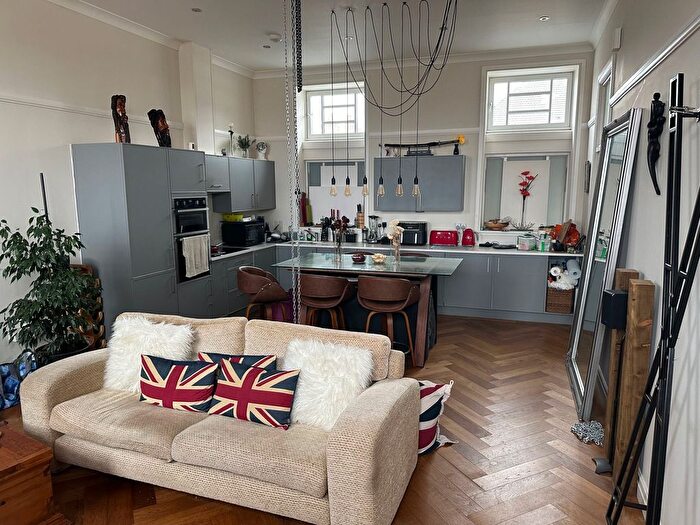 2 Bedroom Flat For Sale In Green Street, Nottingham, NG2