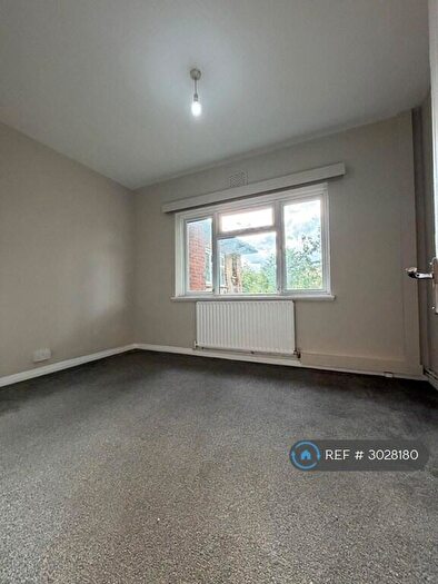 2 Bedroom Flat To Rent In Pymmes Close, London, N13