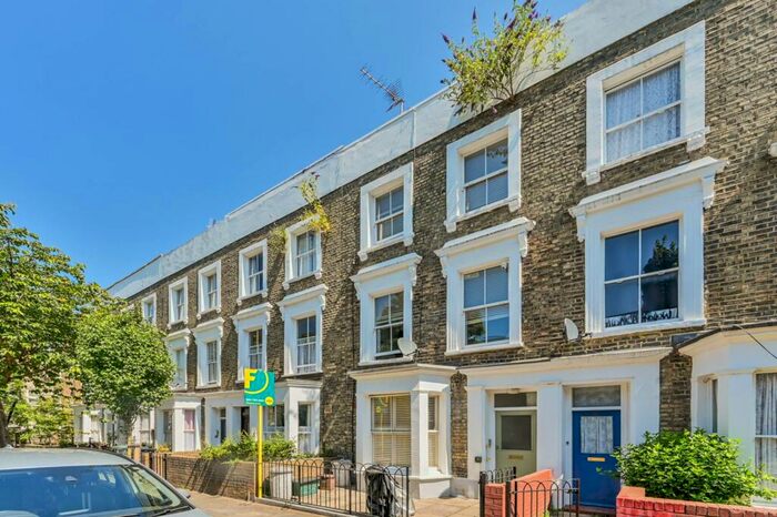2 Bedroom Maisonette To Rent In Dunford Road, Islington, London, N7