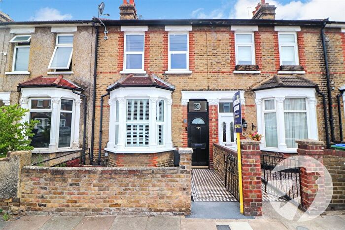 3 Bedroom Detached House For Sale In Alexandra Road, Erith, Kent, DA8