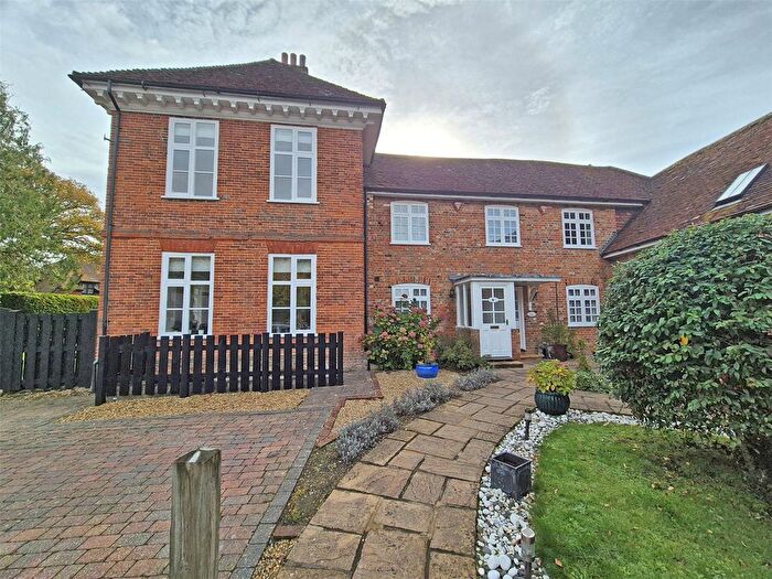2 Bedroom Flat For Sale In Lake Grove Road, New Milton, Hampshire, BH25