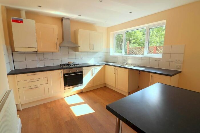 3 Bedroom Flat To Rent In Bedford Road, Barton Le Clay, Bedfordshire, MK45