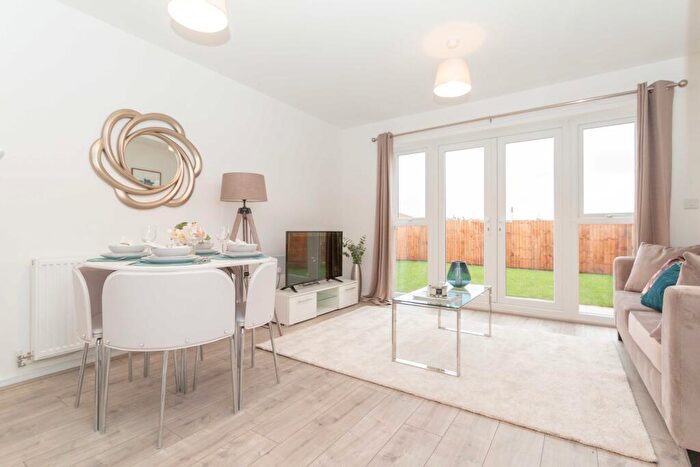 3 Bedroom House To Rent In Cambric Mews, Bradford, BD6