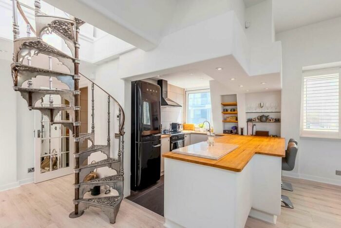 2 Bedroom Flat For Sale In Fulham Road, Chelsea, London, SW10