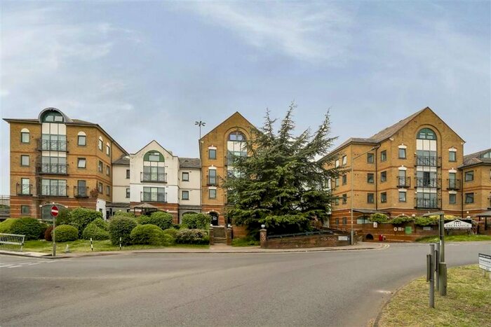 Studio To Rent In Brent Cross Gardens, London, NW4