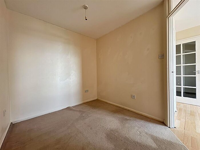 1 Bedroom Flat For Sale In Lewes Close, Grays, RM17
