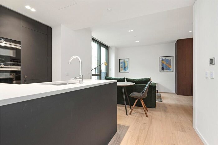 Apartment To Rent In Fenwick House, Bartholomew Close, London, EC1A