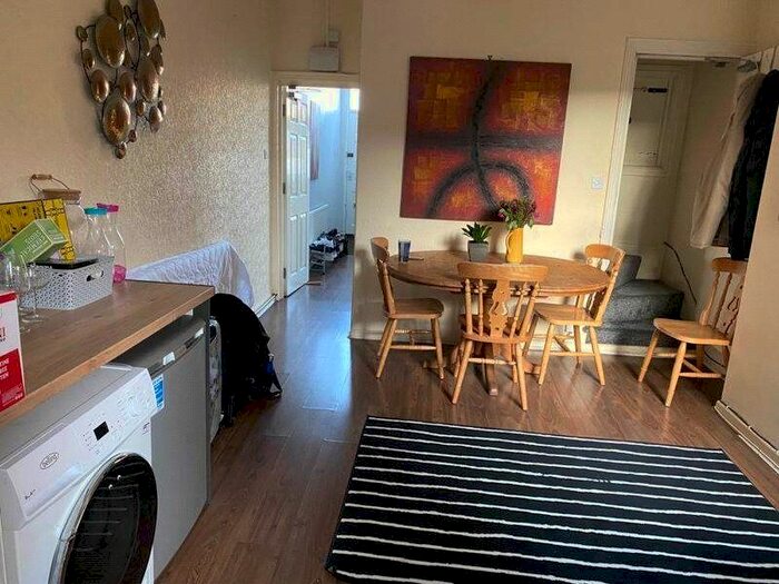 1 Bedroom Flat To Rent In Gye House, Solon New Road Estate, Clapham, London, SW4