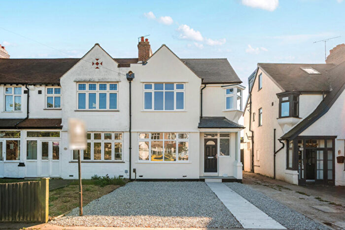 4 Bedroom End Of Terrace House For Sale In Eden Park Avenue, Beckenham, BR3