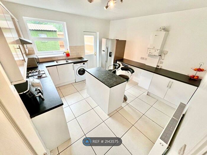 4 Bedroom End Of Terrace House To Rent In Spencer Street, Northampton, NN5