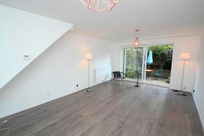 3 Bedroom Town House To Rent In Bardsley Close, Croydon, CR0
