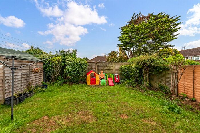 2 Bedroom Flat For Sale In Gaisford Close, Worthing, West Sussex, BN14