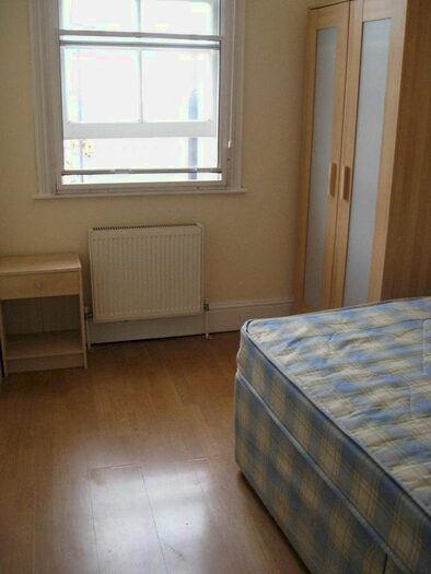 2 Bedroom Flat To Rent In Hammersmith Road, London, W14
