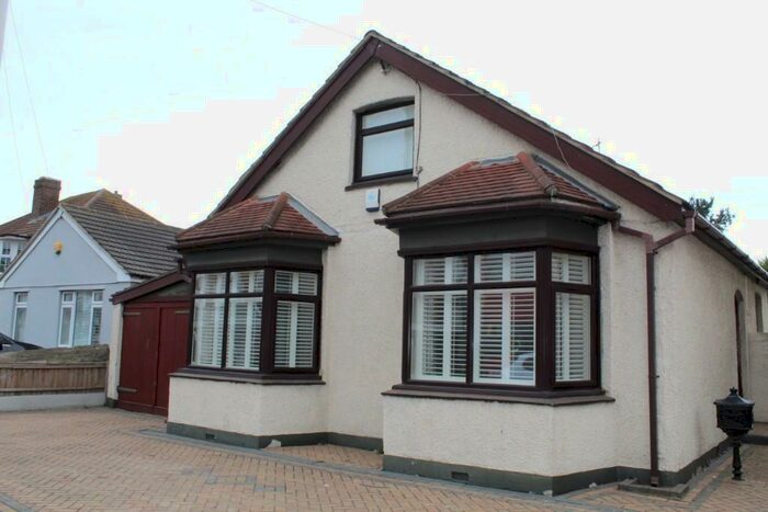 3 Bedroom Detached Bungalow To Rent In Cherry Tree Lane, Rainham, Essex, RM13