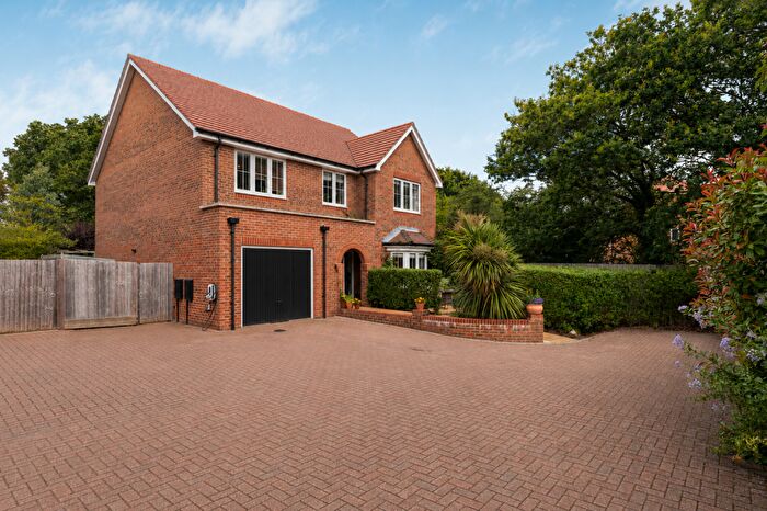 4 Bedroom Detached House For Sale In Sweeters Field Road, Alfold, Cranleigh, GU6