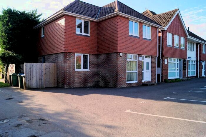 2 Bedroom Flat To Rent In Henfield Road, Small Dole, Henfield, West Sussex BN5