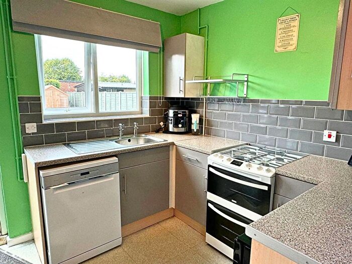 2 Bedroom Semi-Detached House For Sale In Laughton Way, Lincoln, LN2