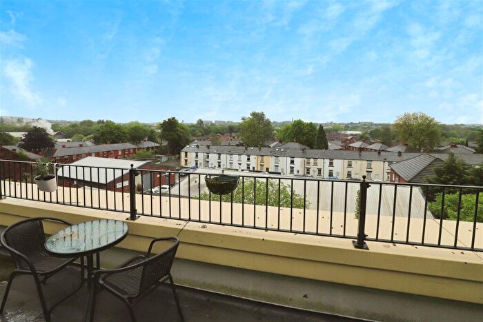 2 Bedroom Apartment For Sale In Wharfside Apartment, Bury, BL8