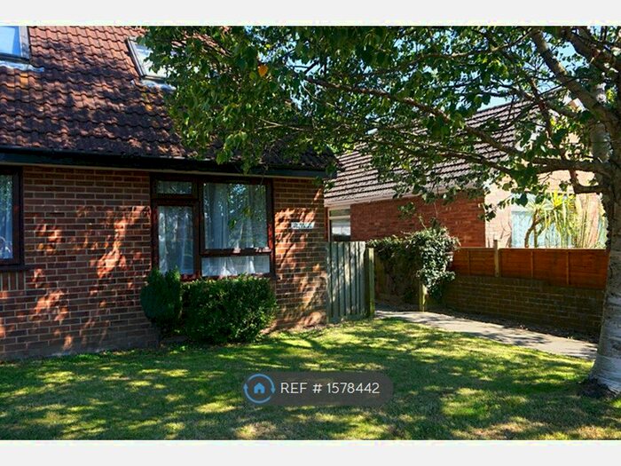 1 Bedroom Flat To Rent In Croft Road, Christchurch, BH23