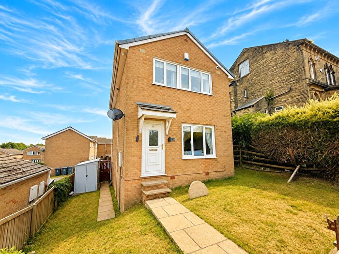 3 Bedroom Detached House For Sale In Deanery Gardens, Eccleshill, Bradford, BD10