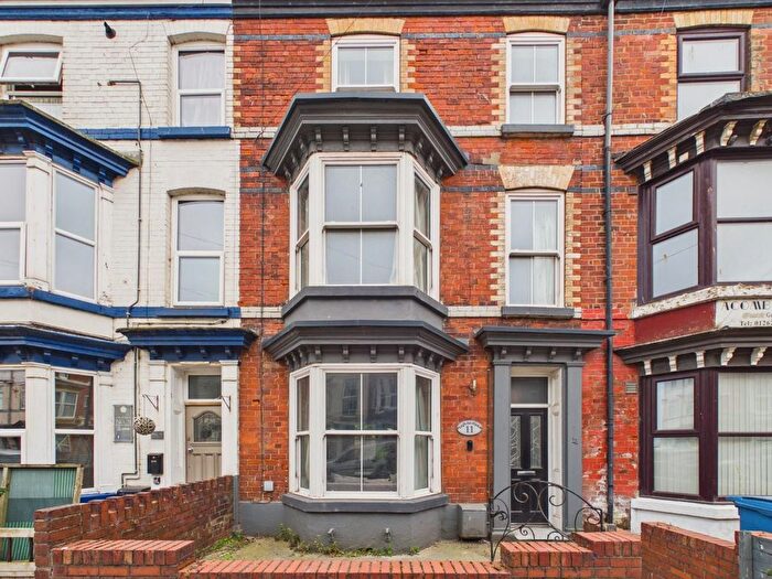 7 Bedroom Terraced House To Rent In Bedroom Mid-Terraced House, Windsor Crescent, Bridlington, YO15