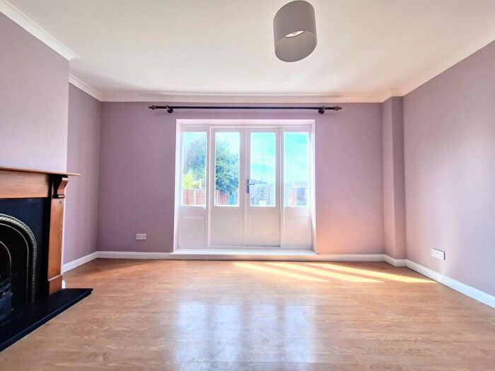 4 Bedroom House To Rent In Maiden Lane, Crayford, DA1