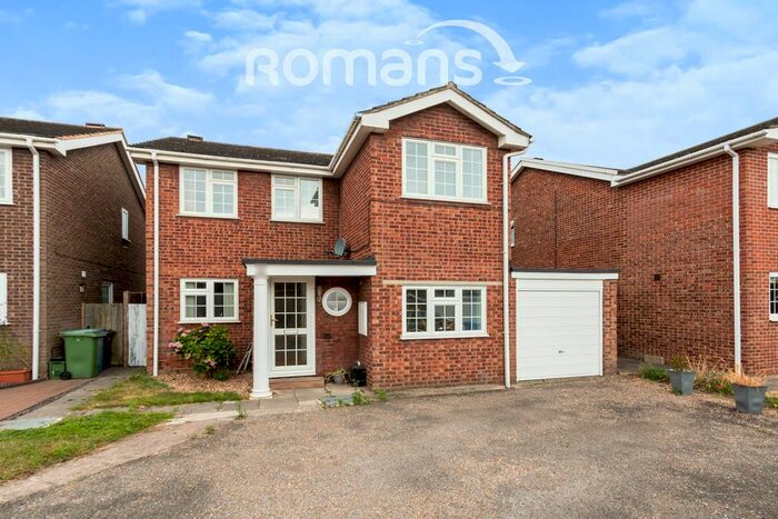 4 Bedroom Detached House To Rent In Marrowbrook Close, Farnborough, GU14