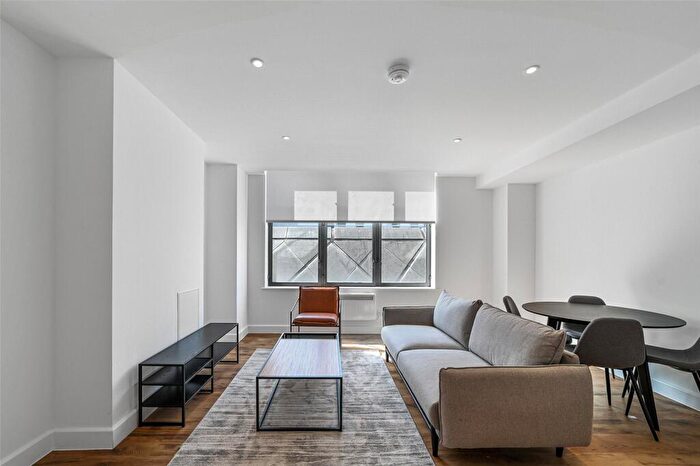 2 Bedroom Apartment To Rent In West Smithfield, London, EC1A