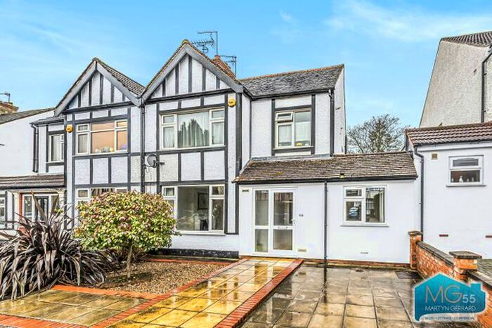 2 Bedroom Flat To Rent In Delamere Gardens, Mill Hill, NW7