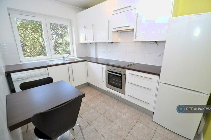 3 Bedroom Flat To Rent In Grimthorpe House, London, EC1V