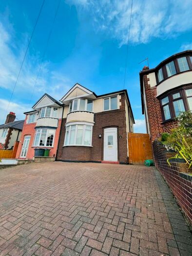 3 Bedroom Semi-Detached House To Rent In Regent Road, Tividale, B69