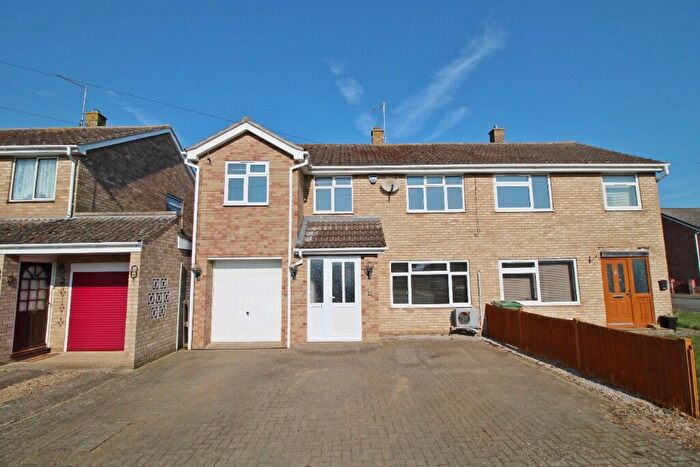 5 Bedroom Semi-Detached House For Sale In Lime Close, Langtoft, PE6