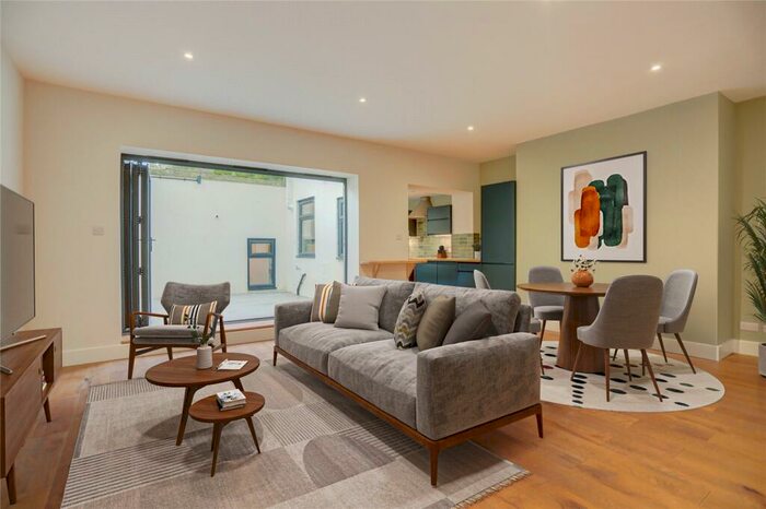 2 Bedroom Apartment To Rent In St Aubyns, Hove, East Sussex, BN3