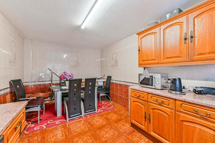 3 Bedroom Terraced House For Sale In Melbury Drive, Peckham, London, SE5