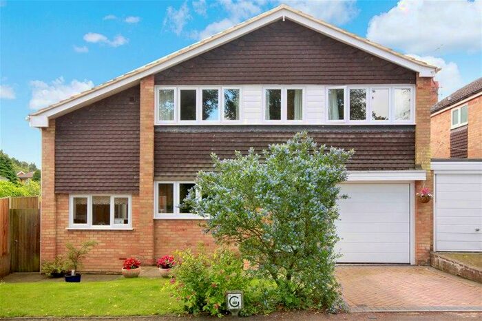 4 Bedroom Detached House To Rent In Timbers Court, Harpenden, AL5