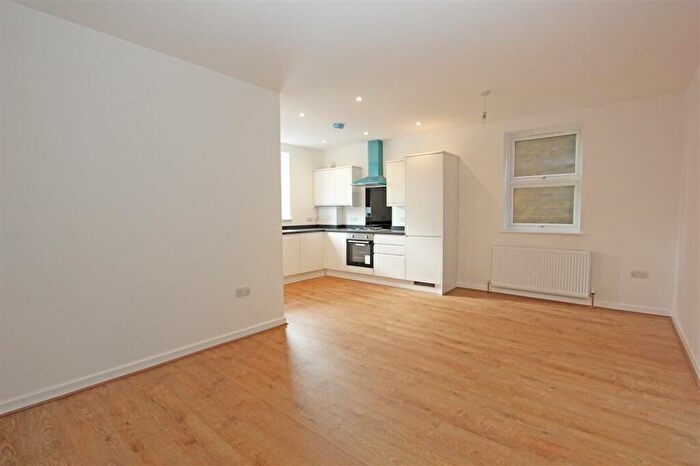 2 Bedroom End Of Terrace House To Rent In Spencer Road, South Croydon, CR2