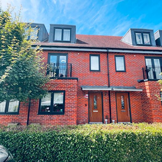 3 Bedroom Terraced House To Rent In Tidman Road, Reading, RG2