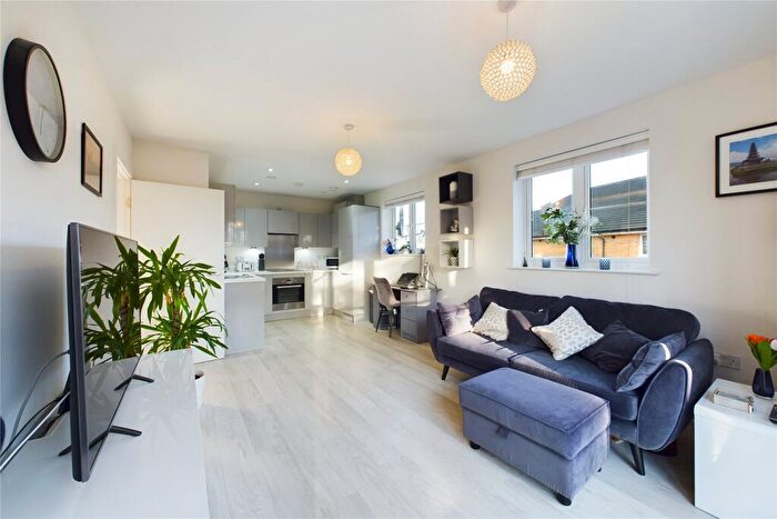 1 Bedroom Flat For Sale In Hurst Avenue, Blackwater, Camberley, Hampshire, GU17
