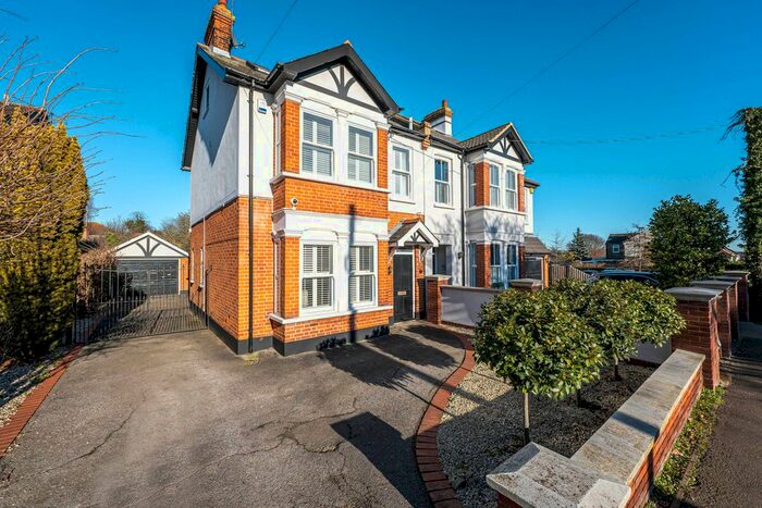 4 Bedroom Semi-Detached House To Rent In Victoria Road, Rayleigh, SS6