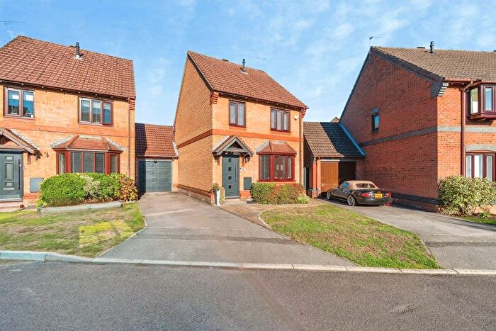 3 Bedroom Link Detached House For Sale In Surrey Close, Totton, Southampton, Hampshire, SO40