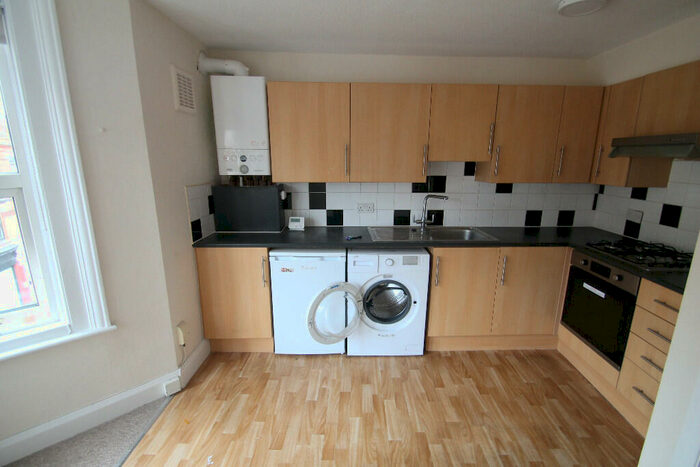 1 Bedroom Flat To Rent In George Lane, London, E18