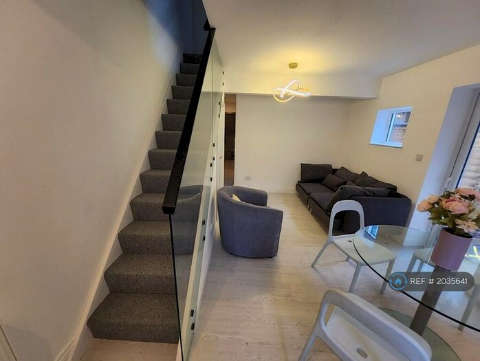 3 Bedroom Terraced House To Rent In The Avenue, Southampton, SO17