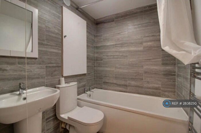 3 Bedroom Maisonette To Rent In Moss House Close, Birmingham, B15